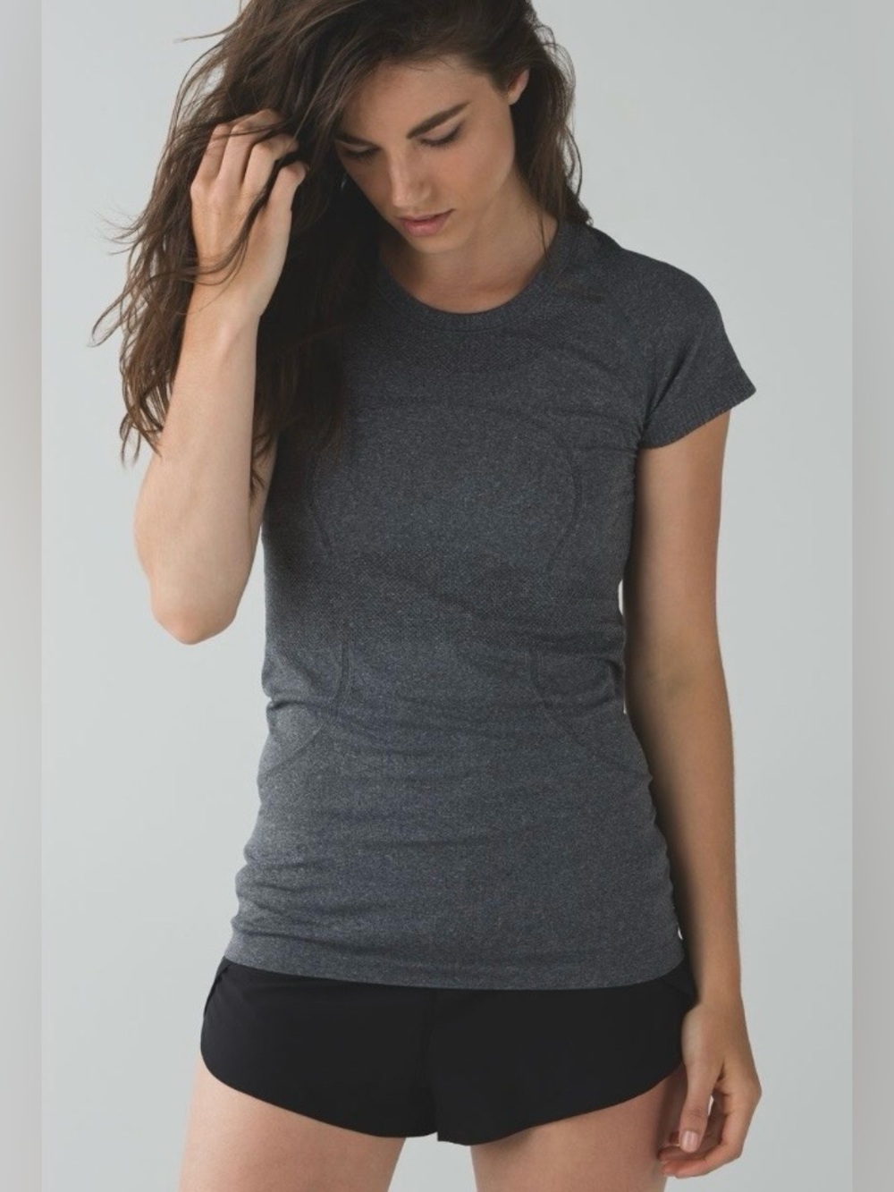 Lululemon Swiftly Short Sleeve Crew Neck Top in Charcoal Gray Size 4